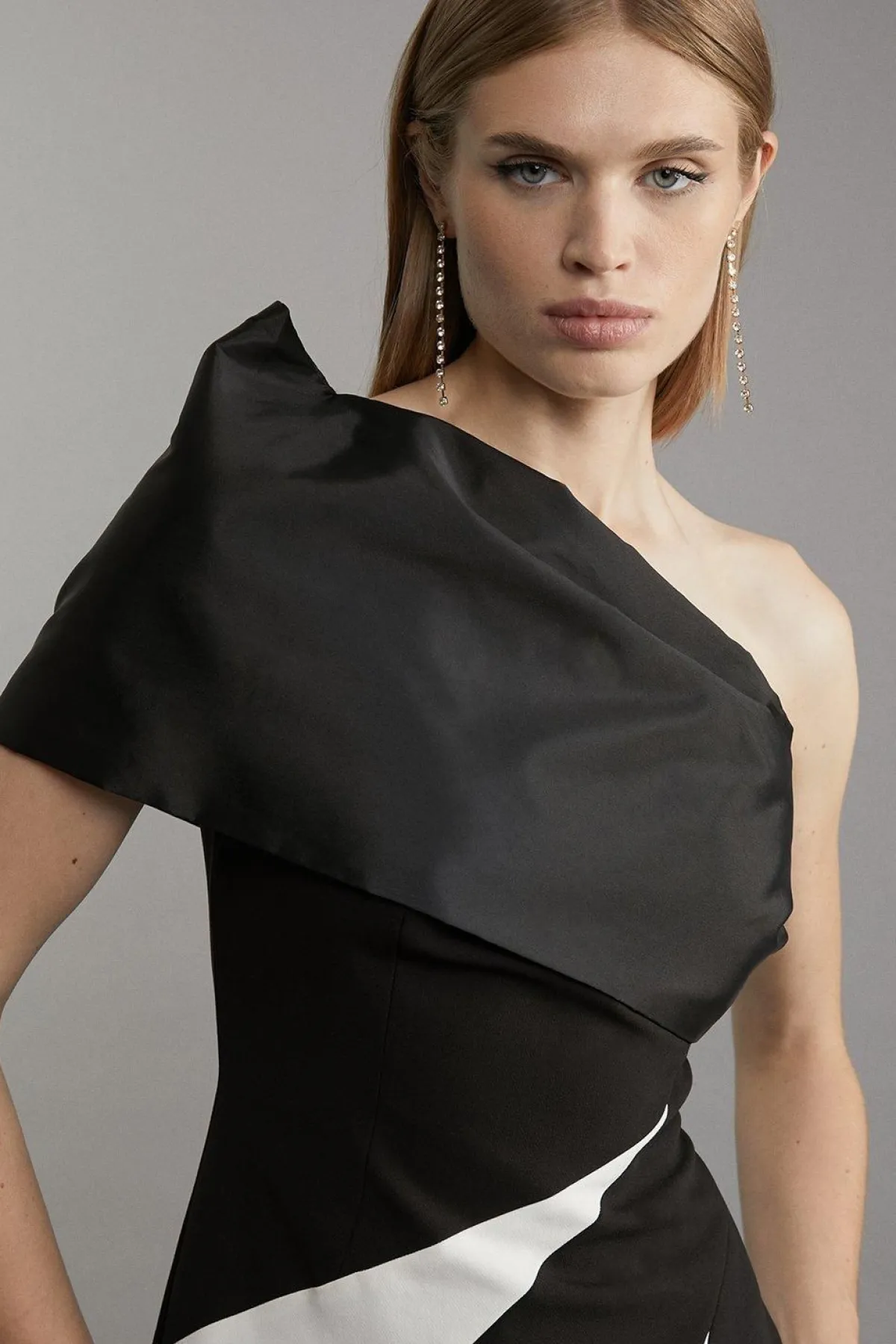 KarenMillen Robe midi ajustée en taffetas avec panneau asymétrique à une épaule<Femme Toutes Les Robes|Robes Mi-Longues