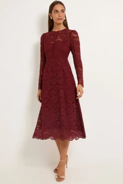 Robe Midi Ajustée et Évasée en Dentelle