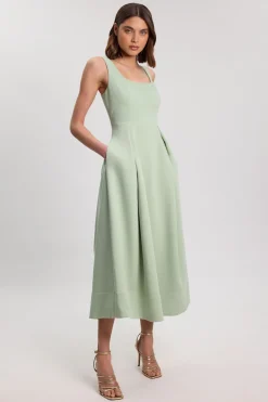 Robe Midi Ajustée À Jupe Ample