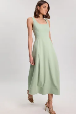 Robe Midi Ajustée À Jupe Ample