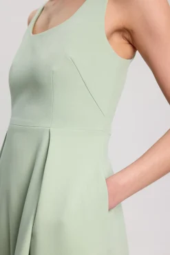 Robe Midi Ajustée À Jupe Ample