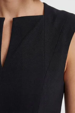 Robe Midi Ajustée Petite Avec Détail De Godets Contrastés Et Coupe Douce
