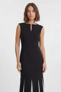 Robe Midi Ajustée Petite Avec Détail De Godets Contrastés Et Coupe Douce