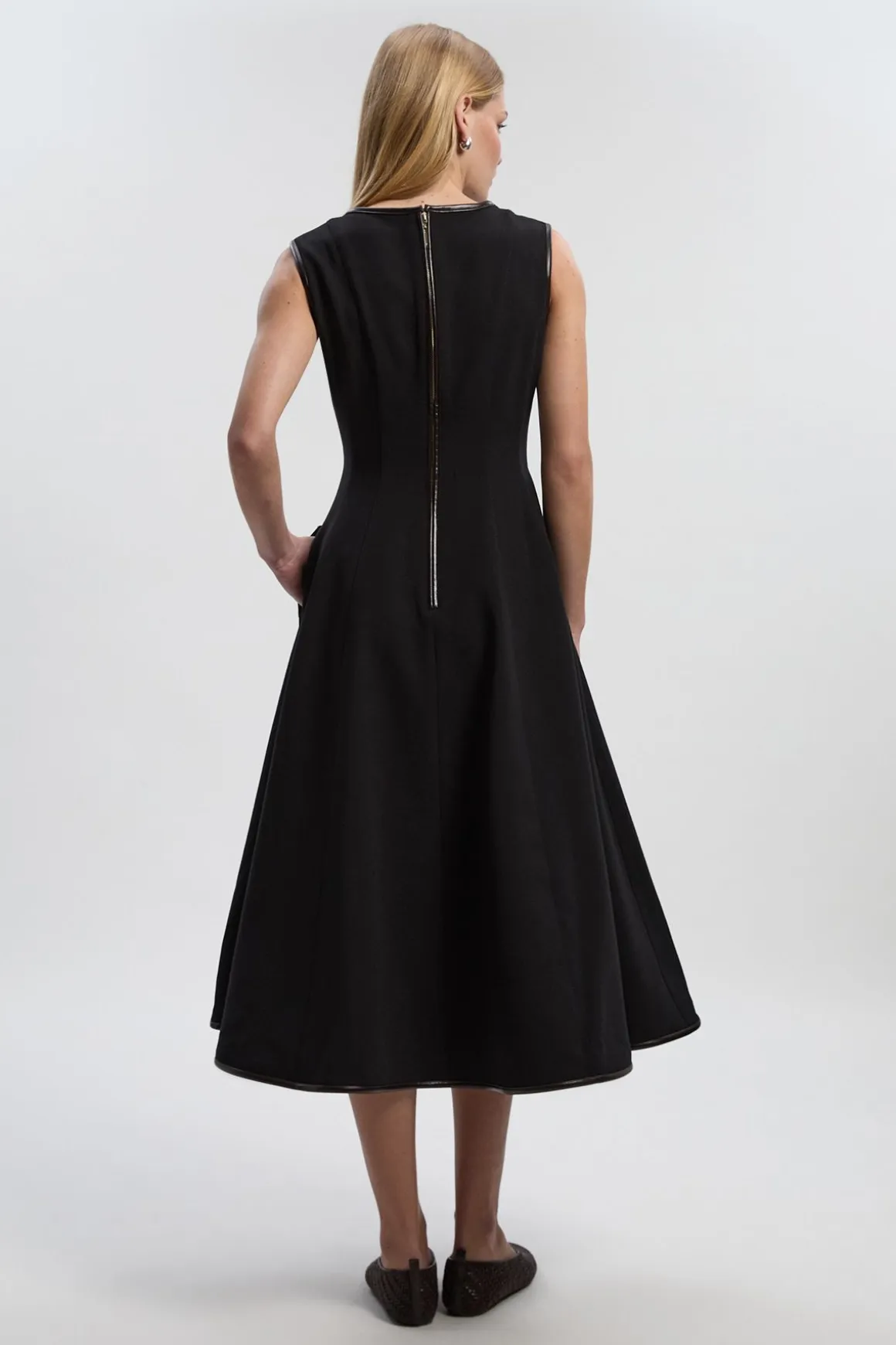 Robe Midi Ajustée Sans Manches à Jupe Évasée en Mélange synthétique Stretch Compact