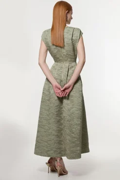 Robe Midi Ajustée Sans Manches À Jupe Ample Plissée En Satin Froissé