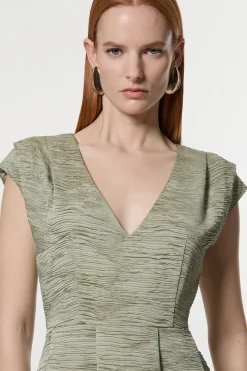 Robe Midi Ajustée Sans Manches À Jupe Ample Plissée En Satin Froissé