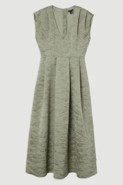 Robe Midi Ajustée Sans Manches À Jupe Ample Plissée En Satin Froissé