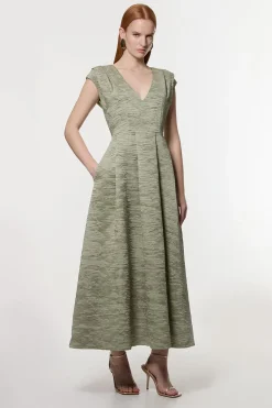 Robe Midi Ajustée Sans Manches À Jupe Ample Plissée En Satin Froissé
