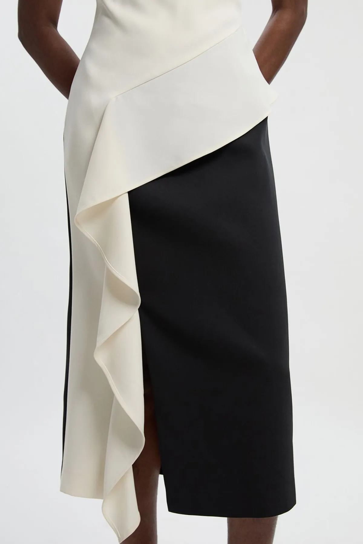 KarenMillen Robe Midi Ajustée Souple à Encolure Asymétrique avec Détail Drapé à la Taille<Femme Tailleurs|Robes Mi-Longues