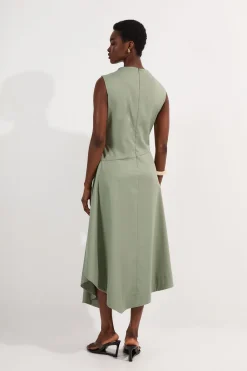 Robe midi asymétrique à corsage drapé ajusté
