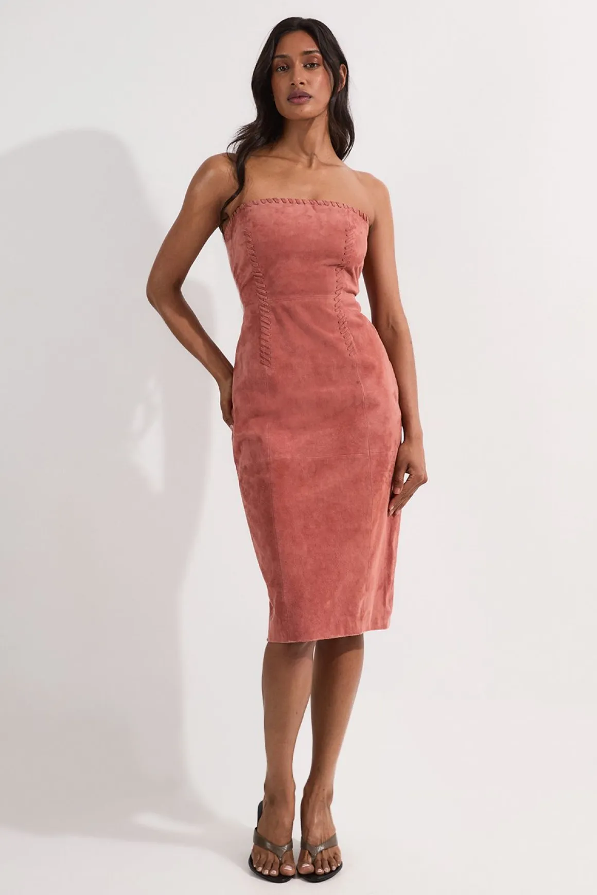 Robe Midi Bandeau en Daim à Détails de Couture Fouet