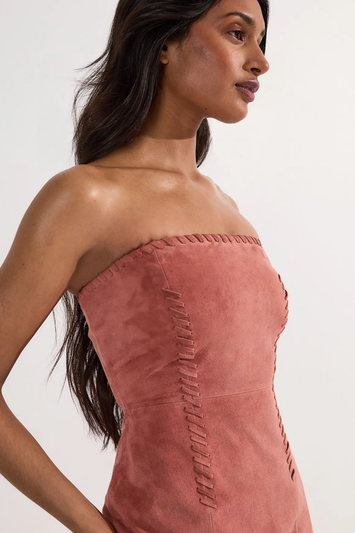 Robe Midi Bandeau en Daim à Détails de Couture Fouet