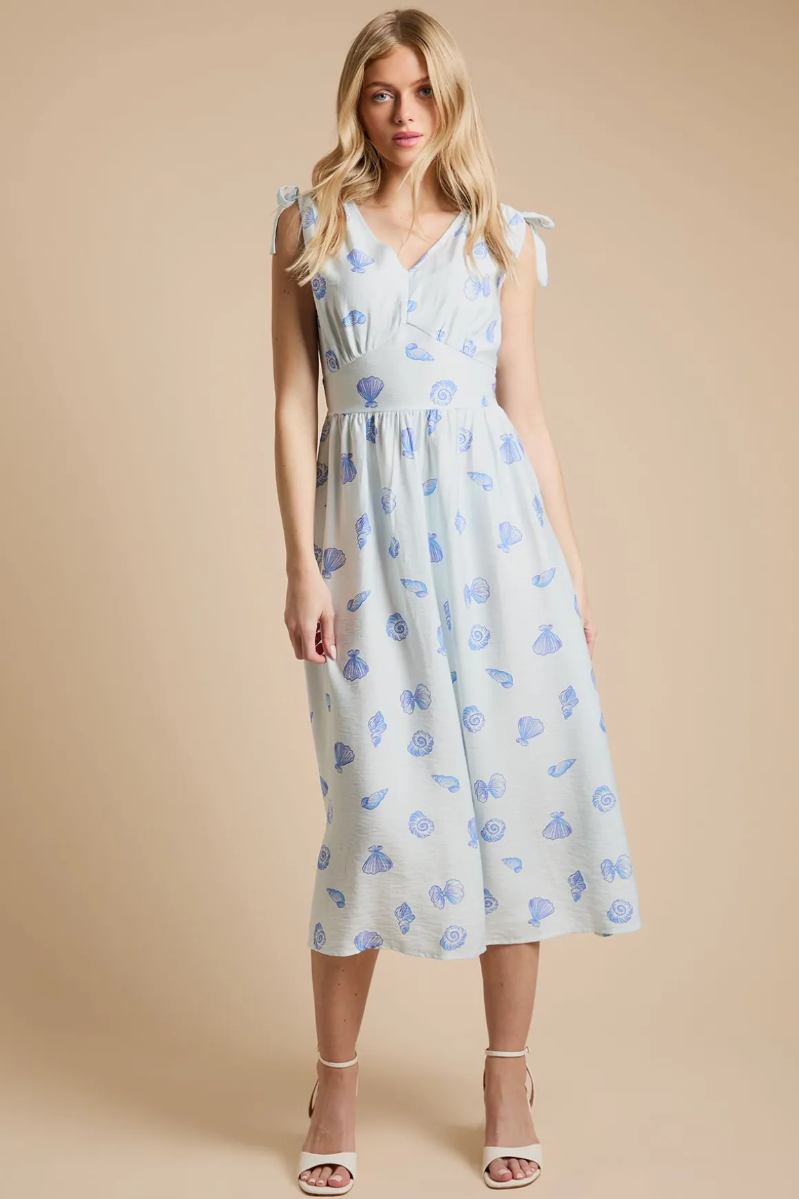 Robe Midi Bleue À Imprimé Coquillages Avec Encolure En V Et Bretelles À Cordon Coulissant