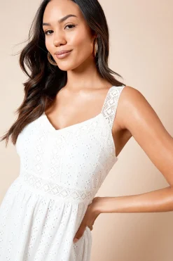 Robe Midi À Bretelles Avec Broderie Anglaise Et Insertions De Dentelle Blanche