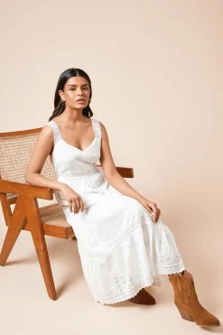Robe Midi À Bretelles Avec Broderie Anglaise Et Inserts En Dentelle