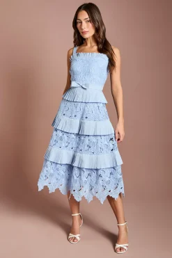 Robe Midi À Bretelles Avec Détails En Dentelle Étagée