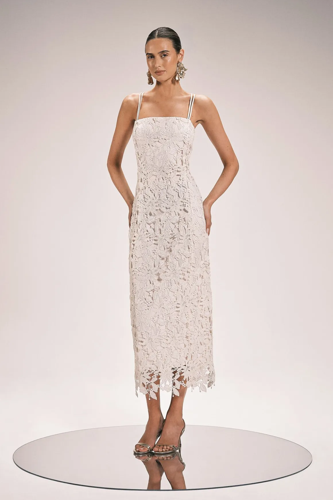 Robe Midi À Bretelles Avec Détails En Dentelle Petite