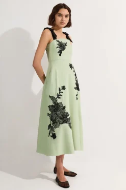 KarenMillen Robe midi à bretelles en viscose et lin avec broderie florale en dentelle placée<Femme Toutes Les Robes|Robes Mi-Longues