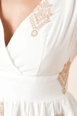 Robe Midi Brodée À Bretelles Avec Dos Noué