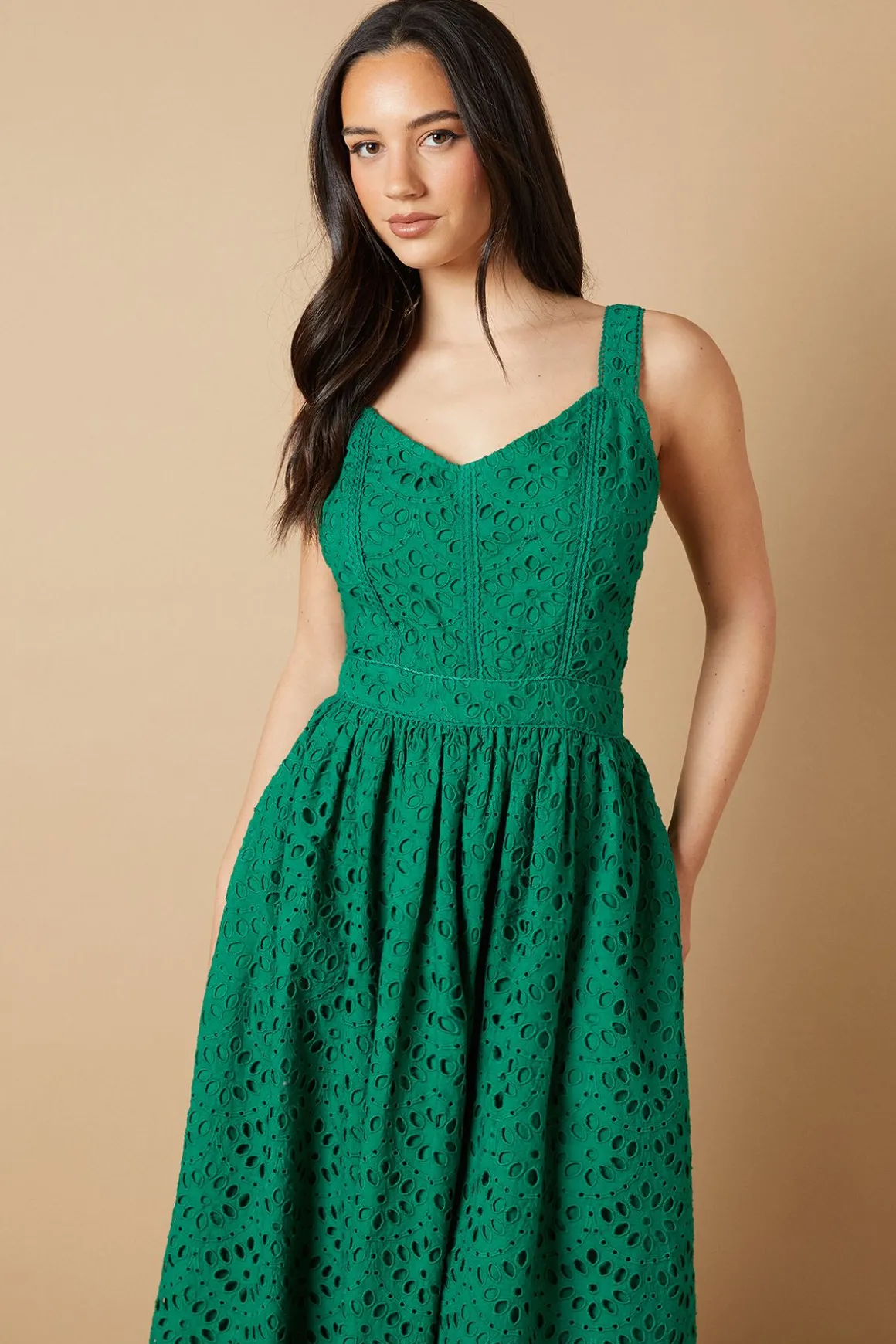 Robe Midi Brodée en Broderie Anglaise