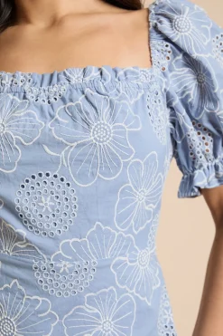 Robe Midi Brodée À Manches Bouffantes Petite