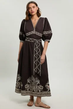Robe Midi Ceinturée À Détails Brodés