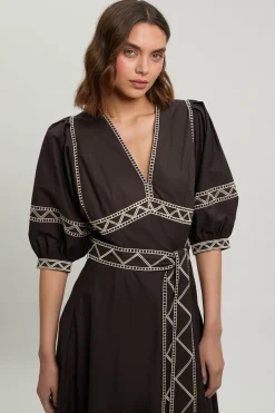 Robe Midi Ceinturée À Détails Brodés