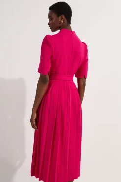 Robe midi ceinturée en crêpe structurée à plis perpétuels