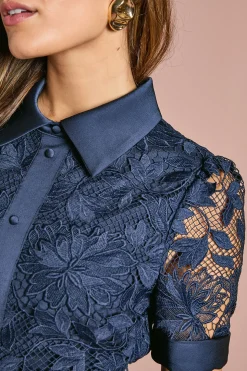 Robe Midi Chemisier en Dentelle avec Finitions Satinées