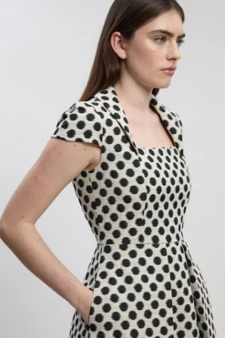Robe Midi Cintrée à Jupe Ample et Encolure Carrée en Jacquard à Pois - Petite Taille