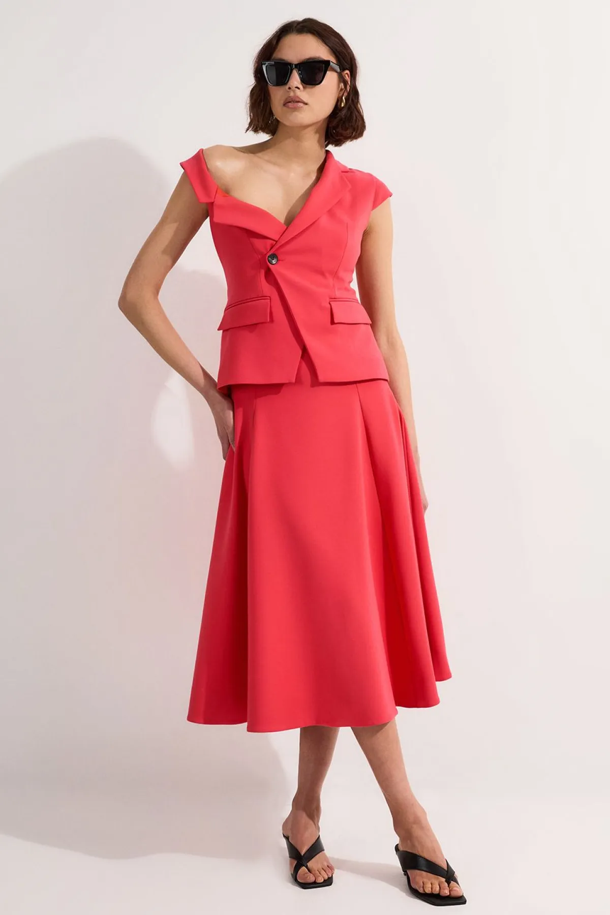 KarenMillen Robe midi cintrée sur mesure stretch compacte à col asymétrique, ceinturée et à jupe pleine<Femme Tailleurs|Toutes Les Robes