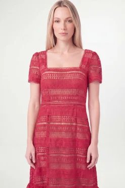 Robe Midi Cintrée Évasée En Dentelle Petite