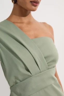 Robe midi crayon ajustée à une épaule avec détails de pinces