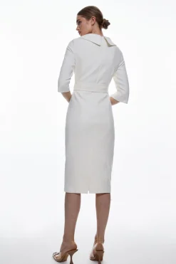 Robe midi crayon en crêpe structurée sur mesure