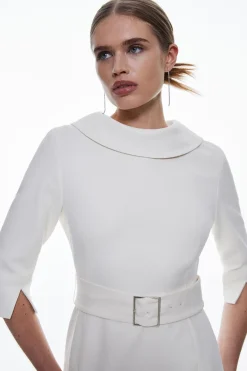 Robe midi crayon en crêpe structurée sur mesure