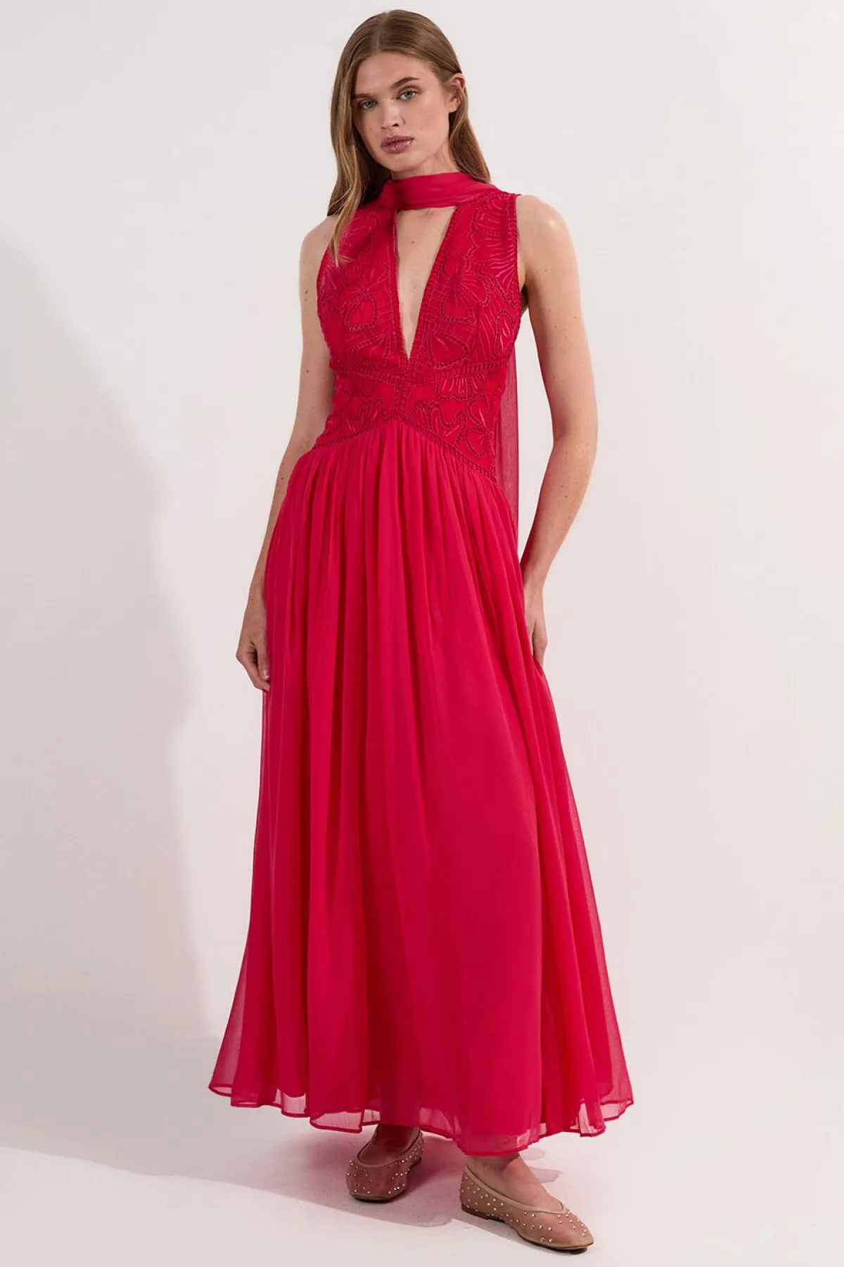 KarenMillen Robe Midi de Bal en Tissu Froissé à Col V Profond avec Appliqués Brodés<Femme Toutes Les Robes|Robes Mi-Longues
