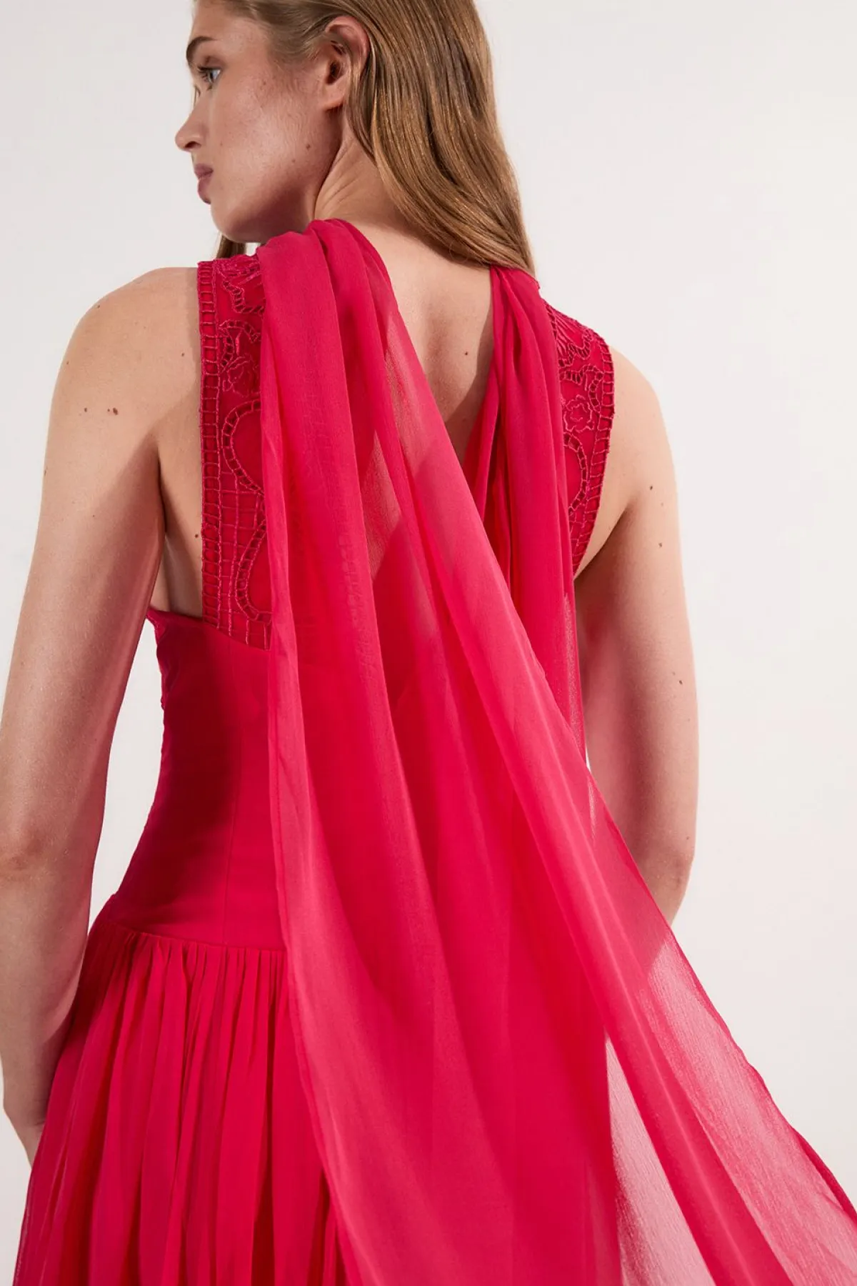 KarenMillen Robe Midi de Bal en Tissu Froissé à Col V Profond avec Appliqués Brodés<Femme Toutes Les Robes|Robes Mi-Longues