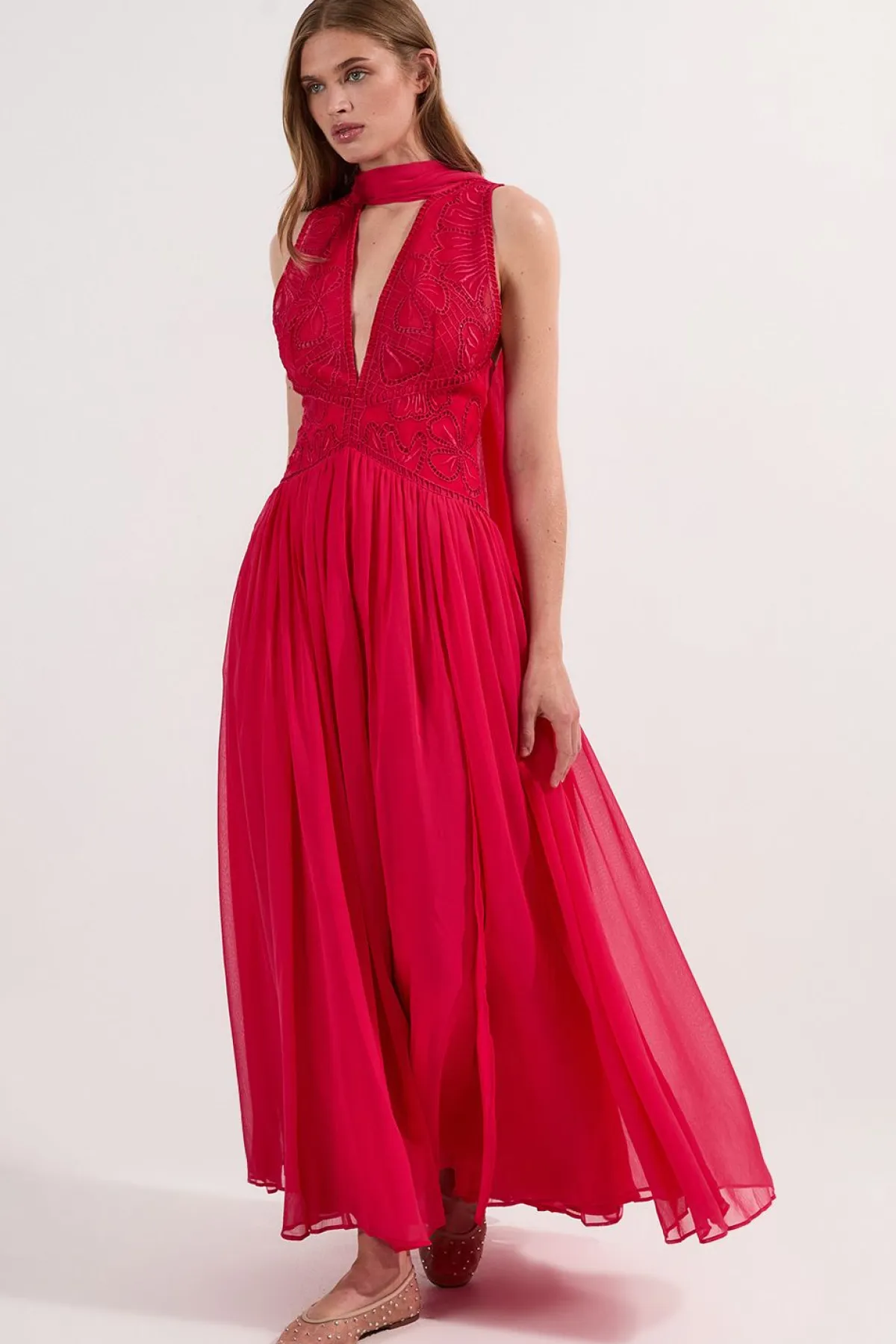 KarenMillen Robe Midi de Bal en Tissu Froissé à Col V Profond avec Appliqués Brodés<Femme Toutes Les Robes|Robes Mi-Longues