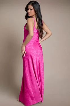 Robe Midi De Demoiselle D'honneur Petite Taille Rose Vif À Encolure Drapée Et Double Bretelles En Jacquard Satiné