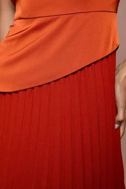 Robe Midi Drapée à Col Haut et Jupe Plissée