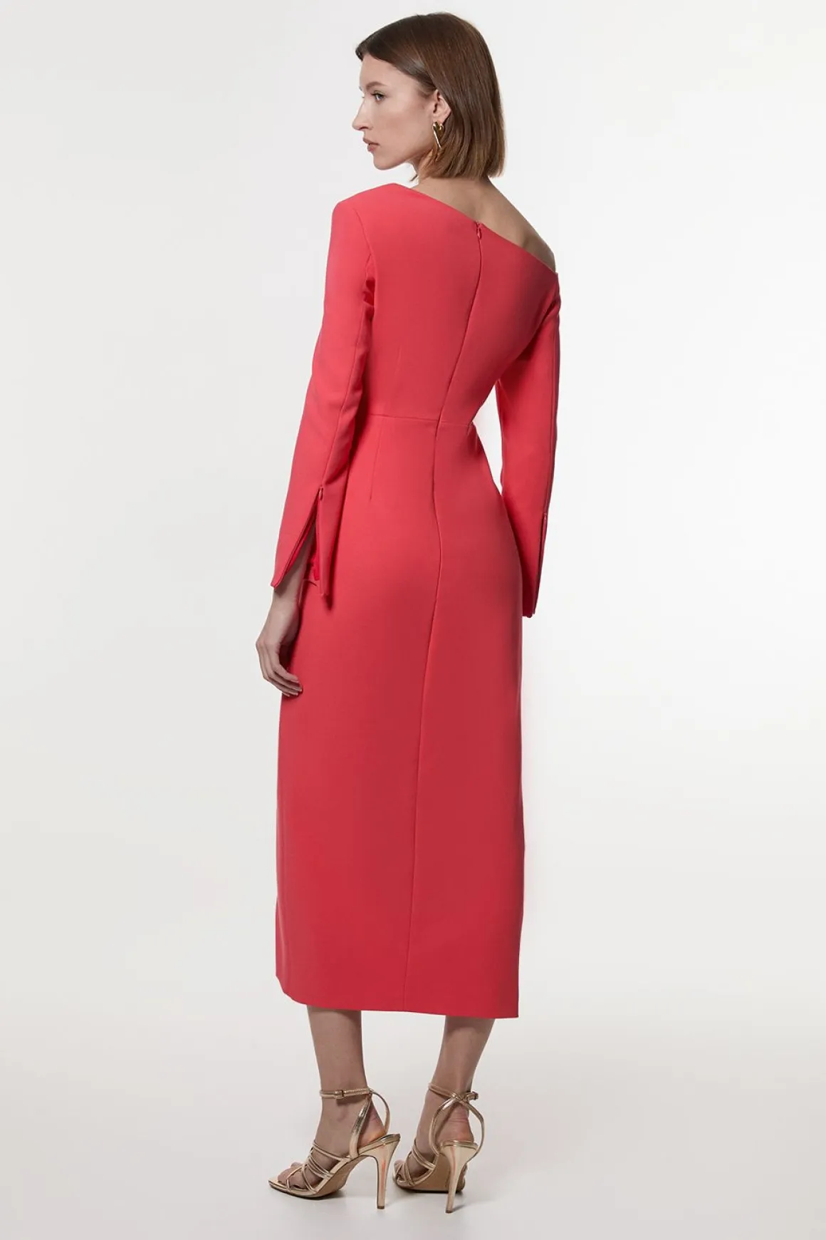 Robe midi drapée stretch compacte à encolure asymétrique