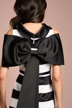 Robe Midi Droite À Rayures Avec Nœud Dans Le Dos Muse
