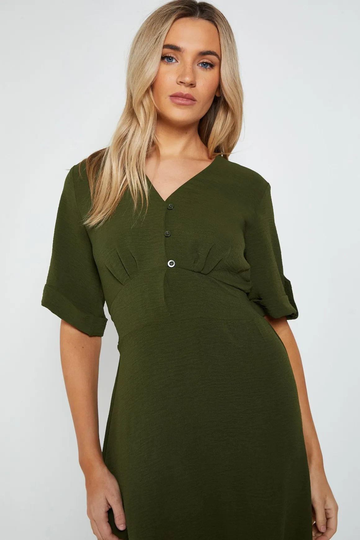 Robe Midi à Détails Boutons et Dos Froncé