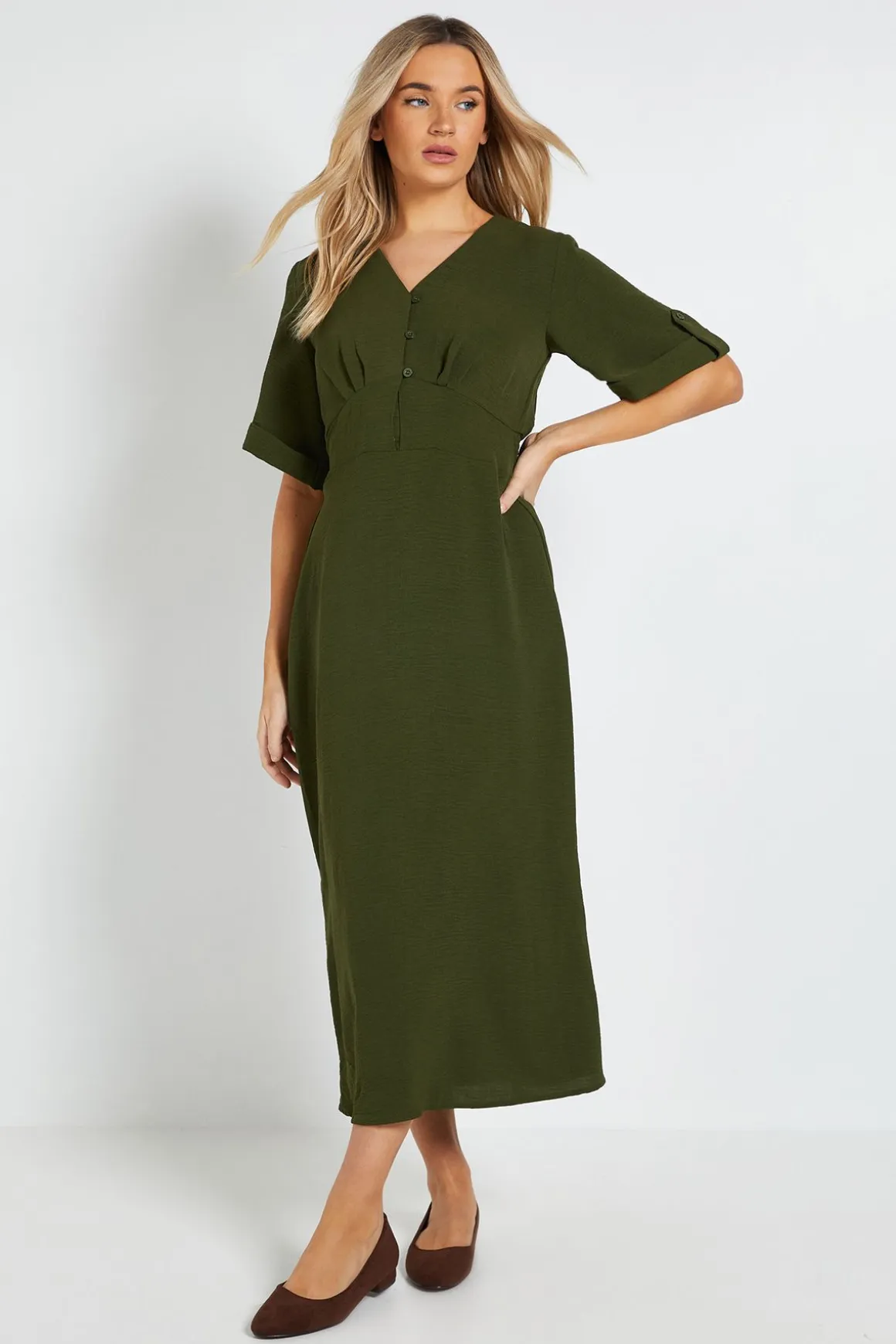 Robe Midi à Détails Boutons et Dos Froncé