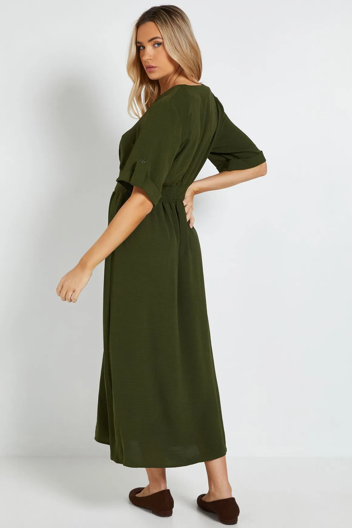 Robe Midi à Détails Boutons et Dos Froncé