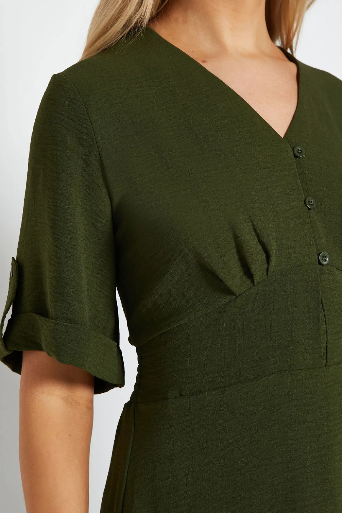 Robe Midi à Détails Boutons et Dos Froncé
