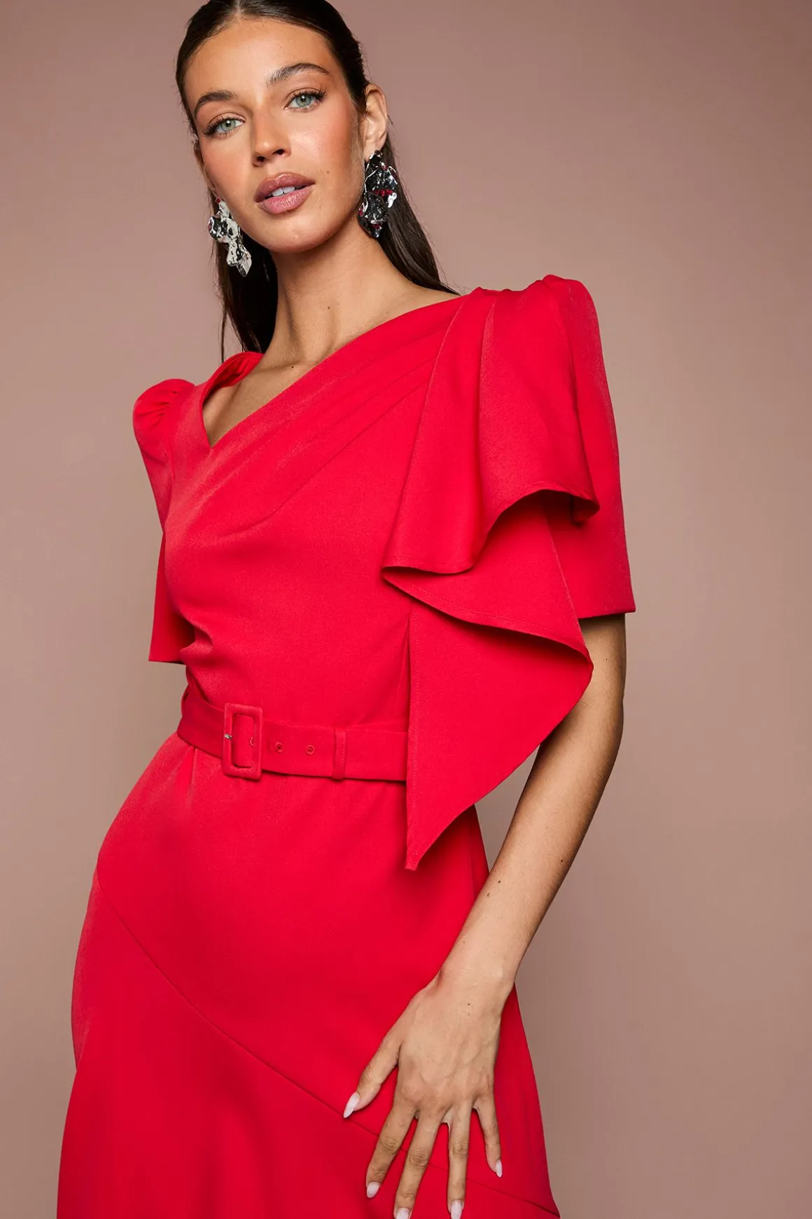 Robe Midi En Crêpe Ceinturée À Manches Courtes Et Encolure Asymétrique