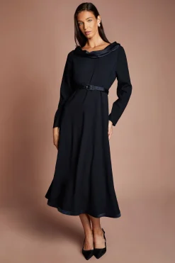 Robe Midi En Crêpe À Col Roulé Et Ceinture Avec Manches Longues