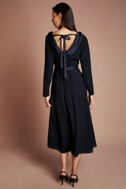 Robe Midi En Crêpe À Col Roulé Et Ceinture Avec Manches Longues