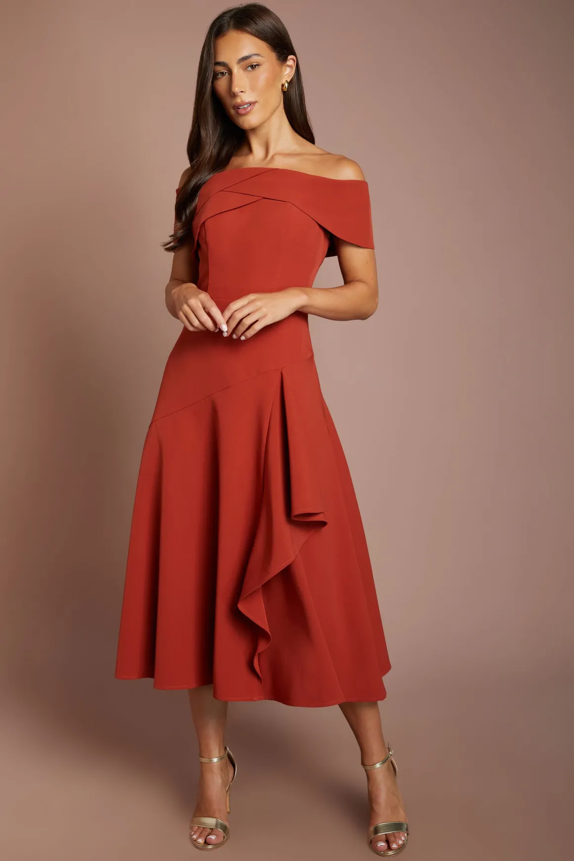 Robe Midi En Crêpe À Épaules Dénudées Avec Drapé Cascade